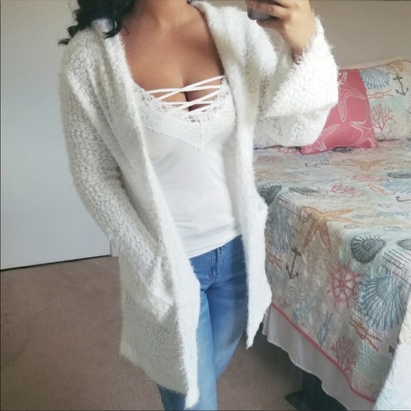 ❌SOLD❌PLUSH in Snow- Popcorn Knit Cardigan - Picture 3 of 9